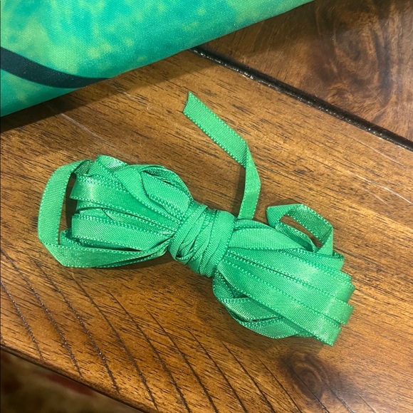 Grinch Christmas Door Cover  Green and Red New In Package 3x6 - Picture 2 of 3